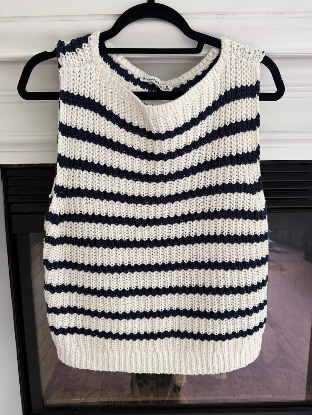 Like new! Abercrombie Striped Knit Sleeveless Sweater- size M